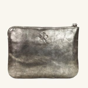Brand new Patricia Nash Cassini Wristlet
Distressed Metallic Leather